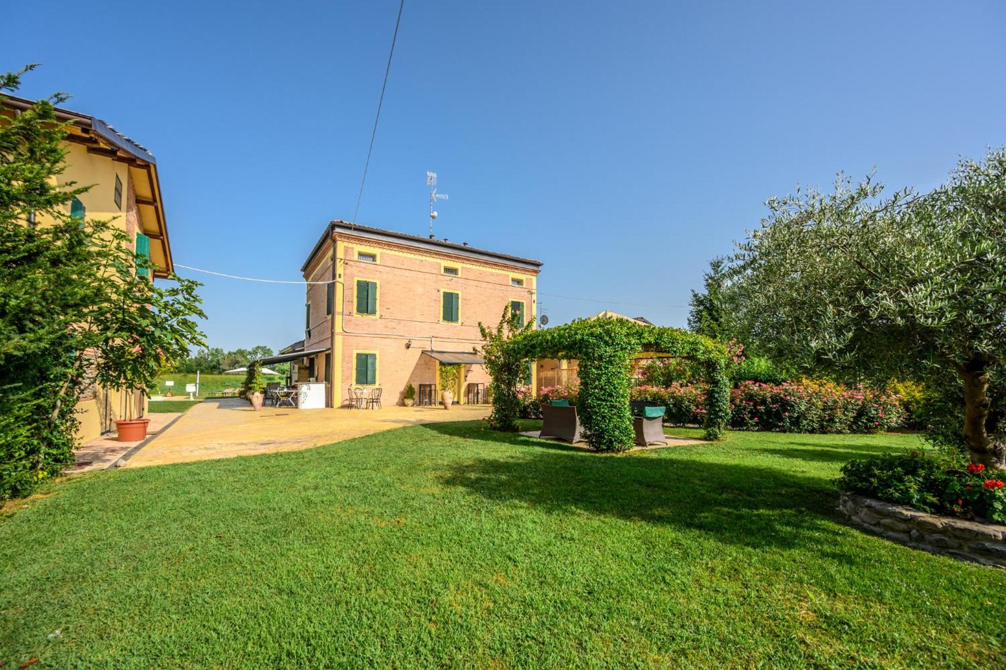 La Casa Di Valeria - Modena Bed and Breakfast Exteriör bild